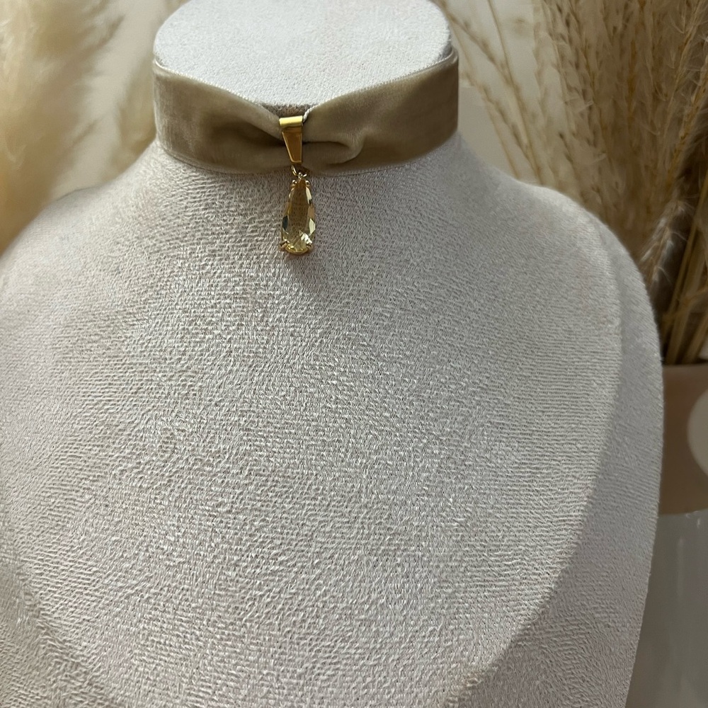 Glam Princess Pendant Choker: Handmade Elegant Velvet Choker - Picture 14 of 15